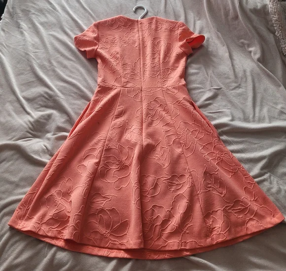 Elegant Coral Floral Dress with side pockets Size Zero - Picture 2 of 8
